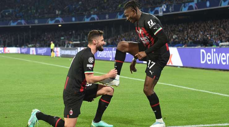 Nó đã đi vào lưới! Rafael Leao là người cung cấp khi anh ấy chuyền bóng đến Olivier Giroud (AC Milan) người dễ dàng đánh đầu lái bóng từ cự li gần. Tỉ số à 0:1.