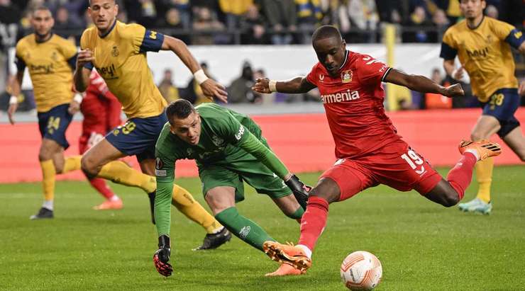 Một nỗ lực cá nhân đáng kinh ngạc của Moussa Diaby (Bayer Leverkusen) kết thúc với một cú sút từ trong vòng cấm. Cầu thủ này đưa bóng đi hiểm hóc vào góc thấp bên trái và thay đổi tỉ số thành 0:1. Thủ môn Anthony Moris đã không thể làm được gì.