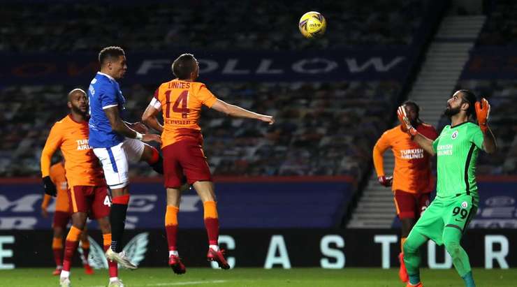Vào! Borna Barisic thực hiện một đường lob bóng gọn gàng vào vòng cấm cho James Tavernier (Rangers), người đã chiến thắng trong pha không chiến với hậu vệ đối phương trước khi đánh đầu vào góc cao bên phải khung thành từ cự ly gần. Tỉ số là 2:0.