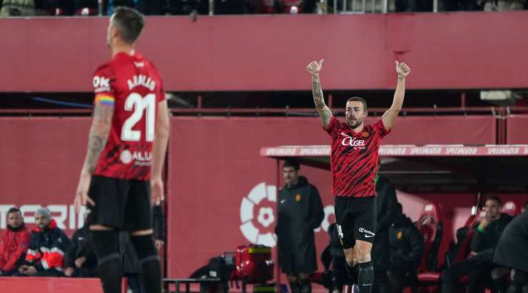 Bóng đã nằm gọn trong lưới! Pablo Maffeo thực hiện một quả tạt xuất sắc vào vòng cấm. Daniel Rodriguez (Mallorca) đón bóng ở gần chấm phạt đền và tung một cú đánh đầu uy lực, đưa bóng đi chìm vào sát mé trong cột dọc bên phải, đánh bại thủ môn Pepe Reina. Một bàn thắng thể hiện sự nhạy bén cũng như khả năng dứt điểm xuất sắc. Tỉ số là 2:1.