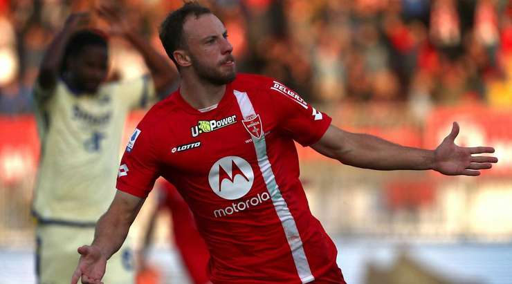 Carlos Augusto (Monza) ghi bàn! Carlos Augusto (Monza) được kiến tạo bởi Patrick Ciurria và anh ấy đã cho thấy sự bình tĩnh tuyệt vời trong vòng cấm để sút vào bên phải mành lưới. 1:0.
