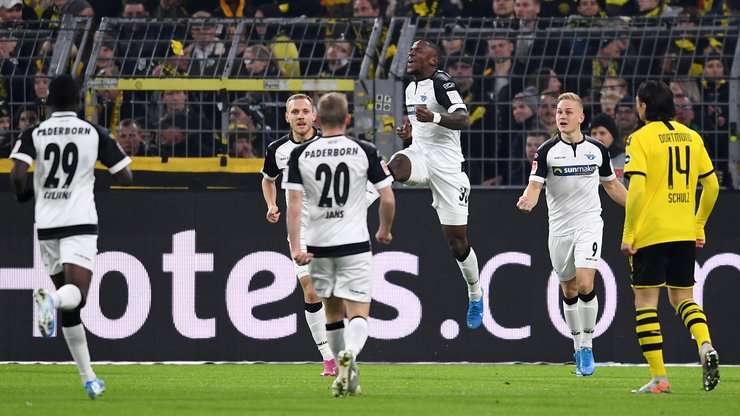Vào! Một đường chọc khe tuyệt vời của Kai Proger mở ra khoảng trống cho Streli Mamba (Paderborn) ngay trong vòng cấm, và anh đã không phạm bất kỳ sai lầm nào khi sút mạnh quả bóng về góc thấp bên phải khung thành. Tỉ số là 0:1.