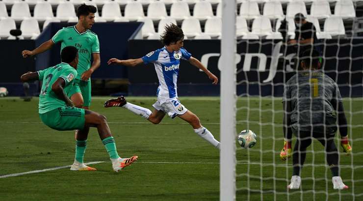 Vào! Bryan Salvatierra (Leganes) sút bóng thành bàn từ cự li rất gần sau khi đón một đường chuyền. Kiến tạo bởi Jonathan Silva. Tỉ số là 1:1.