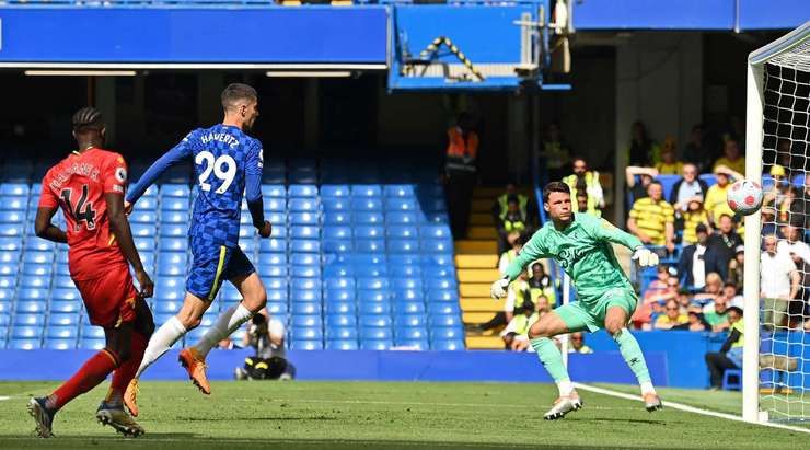 Vào! Kai Havertz (Chelsea) dứt điểm từ cự li gần với một cú sút dễ dàng và anh ấy thay đổi tỉ số thành 1:0. Kiến tạo bởi Kenedy.