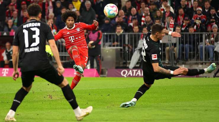 Vào! Serge Gnabry (Bayern Munich) đã có mặt đúng lúc đúng chỗ để lấy bóng bật ra trong vòng cấm, và anh ấy sút bóng vào bên phải khung thành. Tỉ số là 2:1.
