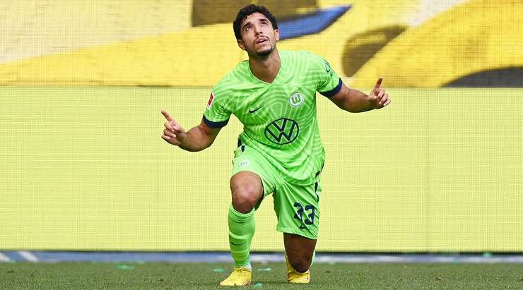 Cú sút búa bổ từ ngoài vòng cấm của Omar Marmoush (Wolfsburg) đã ghi được một bàn thắng tuyệt vời vào ngay góc trái khung thành!
