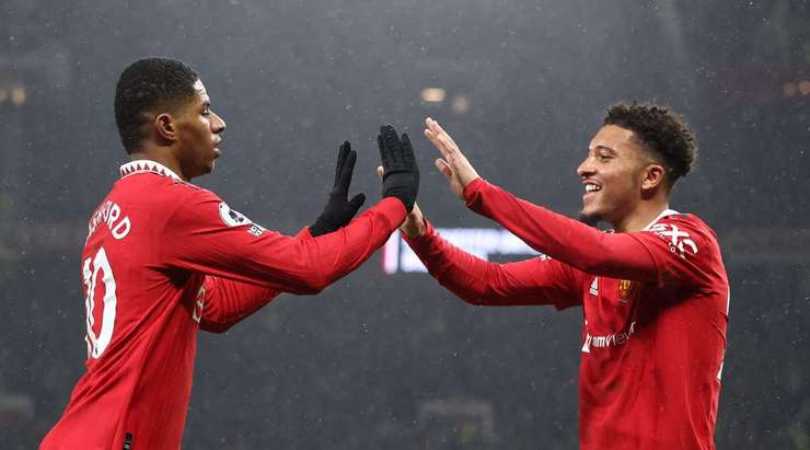 Vào! Marcel Sabitzer đón đường chuyền và đánh đầu kiến tạo cho Marcus Rashford (Manchester United), người đã khống chế bóng và dứt điểm gọn gàng vào lưới. 1:0.