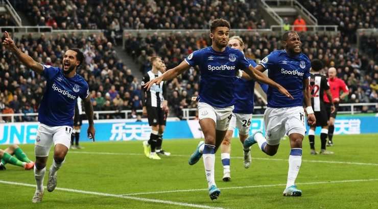 Vào! Richarlison dọn cỗ cho Dominic Calvert-Lewin (Everton), người ghi bàn với một pha dứt điểm cự li gần đơn giản. Tỉ số là 1:2.