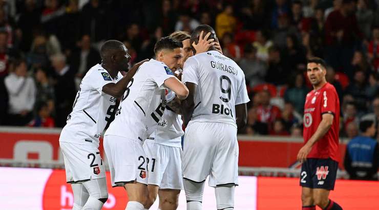 Vào! Adrien Truffert treo bóng vào sâu trong vòng cấm kiến tạo cho Serhou Guirassy (Rennes) ở một vị trí trống trải, và cú đánh đầu cận thành của cầu thủ này đã đưa bóng vượt qua tầm với của thủ môn đi vào góc phải khung thành. Tỉ số là 2:2.