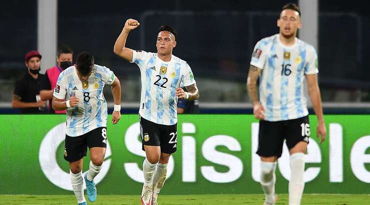 Lautaro Martinez (Argentina) ghi bàn sau khi khống chế gọn gàng một đường chuyền của đồng đội và tung cú sút cận thành rất căng vào góc thấp bên phải khung thành. Thủ môn đã không thể làm gì để chặn pha dứt điểm tuyệt vời này.