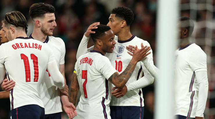 Bóng đã nằm trong lưới sau một pha dứt điểm xuất sắc của Raheem Sterling (Anh)! Jack Grealish chọc khe rất sắc sảo và tạo điều kiện cho Raheem Sterling (Anh) thoát xuống đối diện khung thành trước khi tung một cú sút chìm, đánh bại thủ môn đối phương. Tỉ số bây giờ là 2:0.