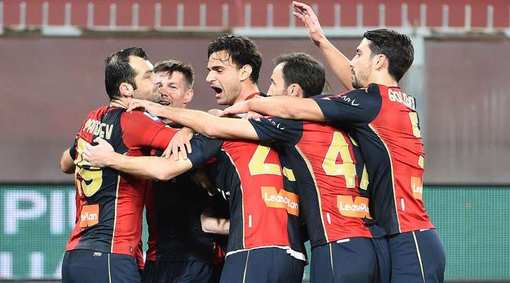 Goran Pandev (Genoa) đón một đường chuyền chính xác bên trong vòng cấm và anh đánh bại thủ môn đối phương với một cú sút đẹp mắt vào mé trong cột dọc bên trái, bóng đập cột dọc trước khi đi vào lưới.