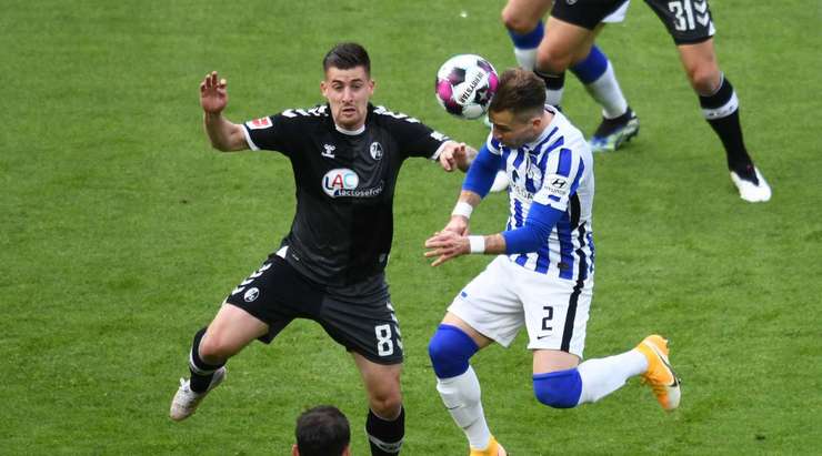 Vào! Một đường lob bóng của Nemanja Radonjic mở ra cơ hội cho Peter Pekarik (Hertha Berlin) và anh dễ dàng đánh bại thủ môn bằng một có đánh đầu cận thành về phía bên phải cầu môn. Tỉ số là 2:0.
