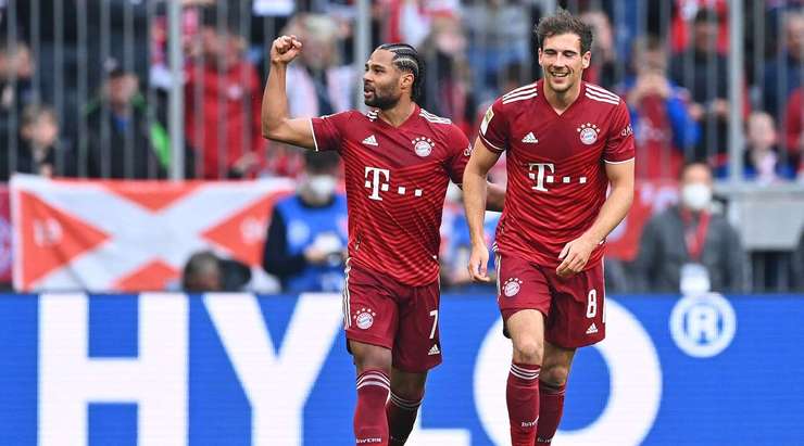 Serge Gnabry (Bayern Munich) vừa thể hiện khả năng ma thuật của mình! Bàn thắng đến từ một cú sút đưa bóng vào góc cao bên trái khung thành!