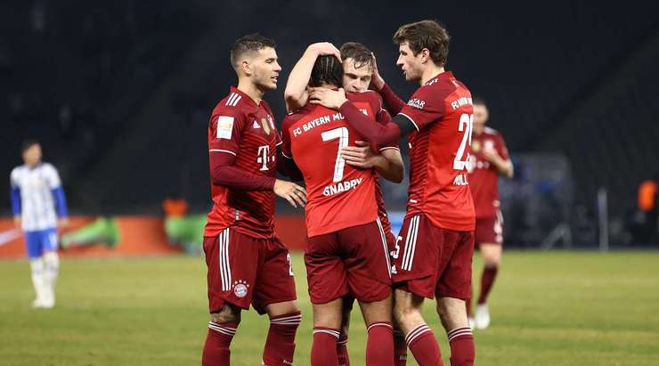Vào! Joshua Kimmich thể hiện nhãn quan chiến thuật tuyệt vời bằng một đường chuyền tinh quái bên trong vòng cấm. Serge Gnabry (Bayern Munich) cũng đã hoàn thành tốt phần việc của mình với cú sút một chạm, ghim bóng vào góc thấp bên trái khung thành. 0:4.