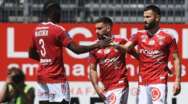Franck Honorat (Brest) kết thúc nỗ lực đi bóng đẹp mắt của mình với một cú sút xuất sắc từ trong vòng cấm. Bóng đi vào góc thấp bên trái khung thành và Ouparine Djoco chỉ có thể vào lưới nhặt bóng. Tỉ số là 1:1.