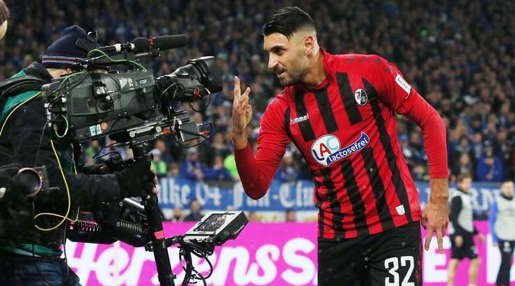 Vincenzo Grifo (Freiburg) không phạm sai lầm nào trên chấm phạt đền, anh ta chờ thủ môn Markus Schubert đổ người rồi mới nhẹ nhàng sút bóng vào chính giữa khung thành.