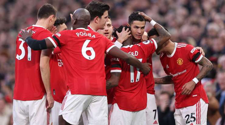 Cristiano Ronaldo (Manchester United) nhận một đường chuyền tuyệt vời của đồng đội và tung một cú sút xa vào góc cao bên trái khung thành. Bóng đi một cách không thể hiểm hóc hơn! Một cú sút xa tuyệt đẹp.