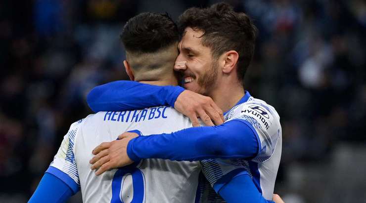 Vào! Stevan Jovetic (Hertha Berlin) chớp cơ hội sau một tình huống bóng bật ra trong vòng cấm và đánh bại thủ môn với một cú sút vào góc cao bên trái. Tỉ số đã được nâng lên: 1:0.