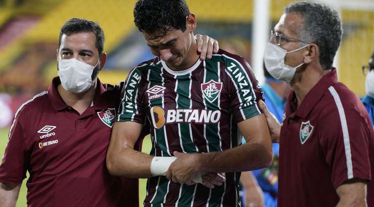Ganso (Fluminense) được thay ra vì chấn thương. Roger Machado trao cơ hội cho Juan Cazares.
