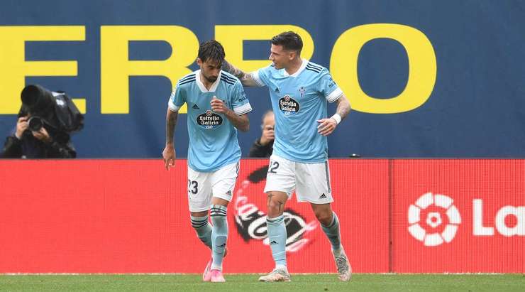 VÀO! Đó là một cú sút phạt đền tuyệt vời của Brais Mendez (Celta Vigo) về phía góc thấp bên phải khung thành, không có một chút cơ hội nào cho thủ môn Sergio Asenjo để cản phá!