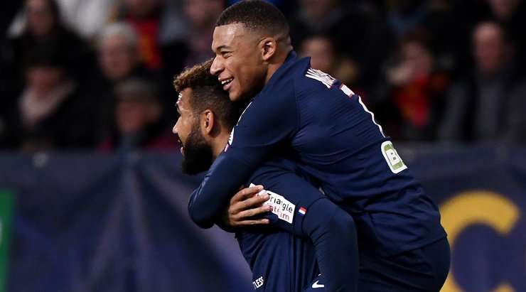Vào! Kylian Mbappe (Paris SG) ghi bàn với một cú sút tuyệt vời vào bên trái khung thành sau khi được giải thoát trong vòng cấm bởi một đường chuyền bổng xuất sắc từ Marco Verratti. Tỉ số bây giờ là 0:3.