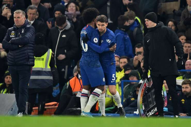 Vừa có một sự thay đổi người. Willian được thay thế bởi Jorginho (Chelsea).