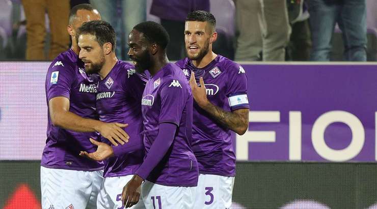 Một bàn thắng đồng đội tuyệt vời! Giacomo Bonaventura (Fiorentina) được giải thoát trong vòng cấm bởi Jonathan Ikone và không mắc một sai lầm nào với một pha dứt điểm tốt vào góc trái phía dưới. 1:0.