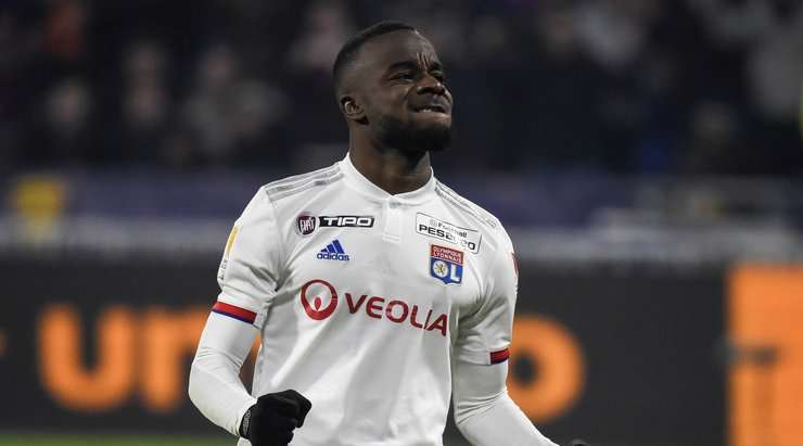 Maxwel Cornet (Lyon) khiến thủ môn phải bó tay với một cú sút phạt đền chính xác vào góc cao bên trái khung thành.
