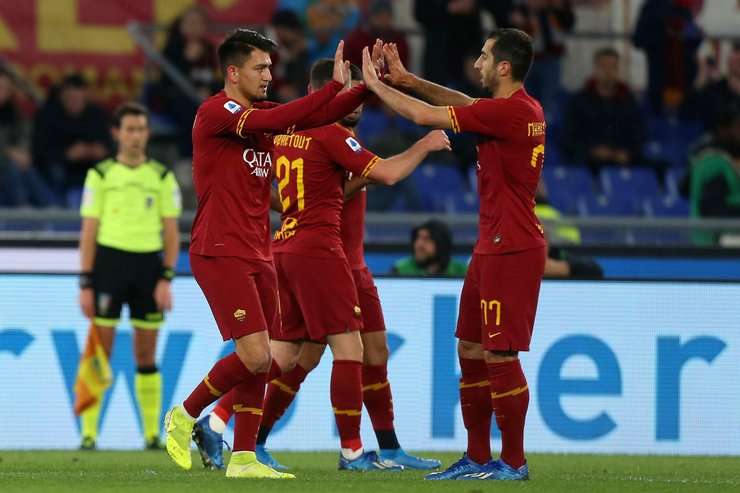 Vào! Henrikh Mkhitaryan nhận thấy đồng đội của mình đang đứng ở một vị trí thuận lợi tại rìa vòng cấm và anh thực hiện một đường chuyền gọn gàng cho cầu thủ này. Cengiz Under (AS Roma) không cần suy nghĩ nhiều và tung một cú sút một chạm rất căng vào góc thấp bên trái khung thành. Tỉ số bây giờ là 1:0.