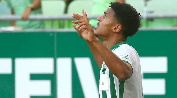 Vào! Ryan Mmaee (Ferencvaros) ghi bàn sau một pha kiến tạo bởi Robert Mak cho phép anh ấy đưa bóng vào lưới trống. Tỉ số là 2:0.