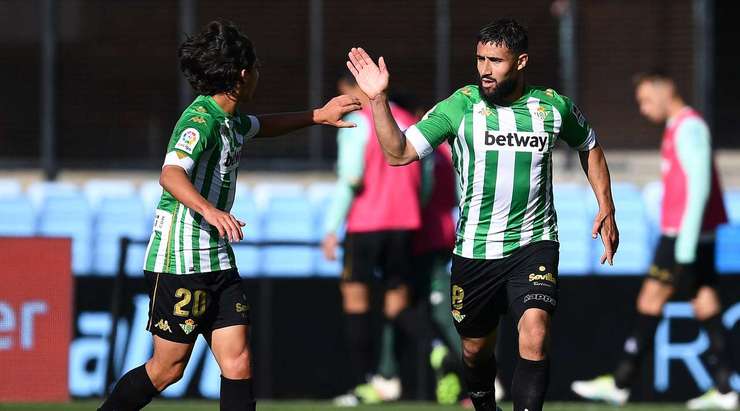 Nabil Fekir (Betis) ghi một bàn thắng đẹp mắt từ quả đá phạt ở cự ly trung bình. Anh ấy cứa bóng vào góc cao bên phải khung thành. Bàn thắng thể hiện kỹ thuật sút phạt tuyệt vời.