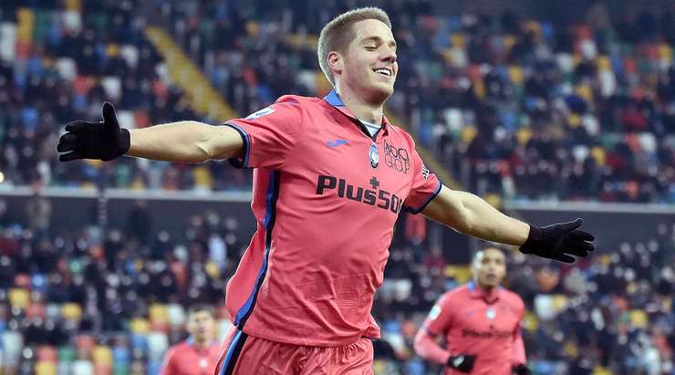 Đó là một bàn thắng! Tỉ số được nâng lên 0:1. Mario Pasalic (Atalanta) nhảy lên cao nhất để đón quả tạt hoàn hảo từ Giuseppe Pezzella và tung một cú đánh đầu từ cự li gần vào góc trái phía dưới. Thủ môn Daniele Padelli đã hoàn toàn bó tay.