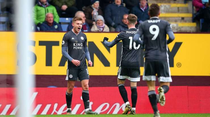 Harvey Barnes (Leicester) phô diễn kĩ thuật tuyệt vời của mình bên trong vòng cấm với một bàn thắng không thể tin nổi, thủ môn đã hoàn toàn bất lực trong tình huống vừa rồi.