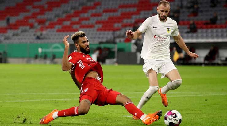 Maxim Choupo-Moting (Bayern Munich) ghi bàn! Maxim Choupo-Moting (Bayern Munich) được kiến tạo bởi Bouna Sarr và anh ấy đã cho thấy sự bình tĩnh tuyệt vời trong vòng cấm để sút bóng vào lưới. 0:1.