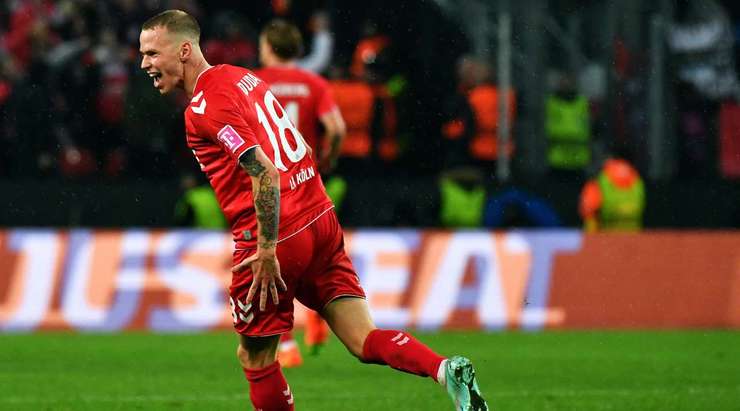 Vào! Denis Huseinbasic kiến tạo cho Ondrej Duda (Köln) một đường chuyền tốt trong vòng cấm. Nó cho phép anh ấy dứt điểm với một cú sút chính xác vào góc trái phía dưới. 2:2.