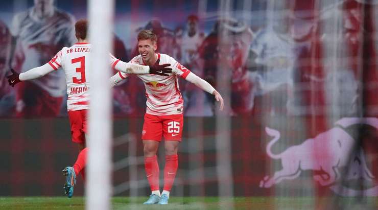 Vào! Sau khi nhận một đường chuyền tốt, Angelino (RB Leipzig) tung một cú sút đi thẳng vào góc thấp bên trái khung thành. Một tình huống phối hợp đồng đội tuyệt vời!