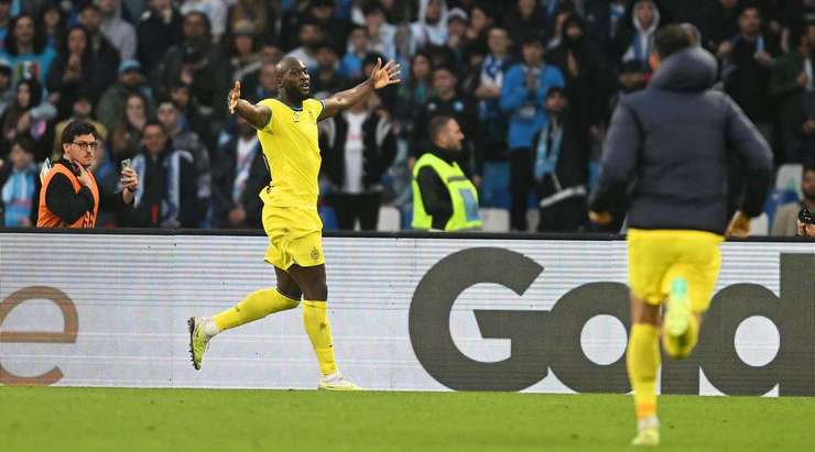Federico Dimarco gửi một đường chuyền chuẩn xác cho Romelu Lukaku (Inter). Cầu thủ này đón bóng và có một cú sút từ rìa vòng cấm về phía góc thấp bên phải. Thủ môn đã không có cơ hội nào để cản phá. Tỉ số được thay đổi thành: 1:1.