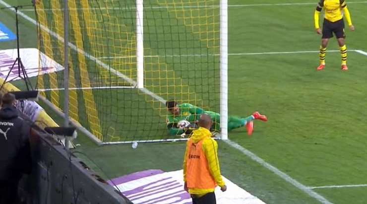Vào! Ishak Belfodil (Hoffenheim) ghi bàn với một cú sút tuyệt vời vào góc trái phía dưới sau khi được giải thoát trong vòng cấm bởi một đường chuyền bổng xuất sắc từ Pavel Kaderabek. Tỉ số bây giờ là 3:1.
