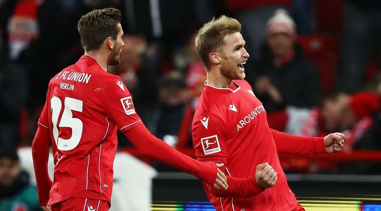 Sebastian Andersson (Union Berlin) đối mặt với thủ môn và ra chân rất nhanh, gọn gàng đưa bóng vào lưới!