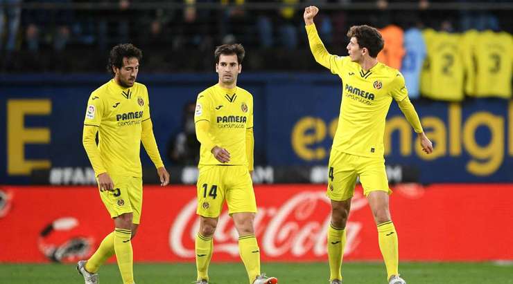 Vào! Pau Torres (Villarreal) đã có mặt đúng lúc đúng chỗ để lấy bóng bật ra trong vòng cấm, và anh ấy sút bóng đi chìm vào chính giữa mành lưới. Tỉ số là 1:1.