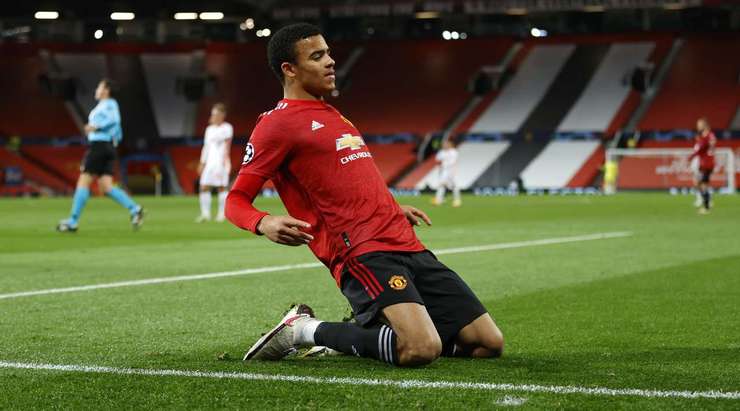 Mason Greenwood (Manchester United) thay đổi thành công bảng tỉ số sau khi anh nhận một đường kiến tạo xuất sắc của đồng đội và chuyển hóa nó thành bàn thắng với một cú sút đi vào phía trong cột dọc bên phải.