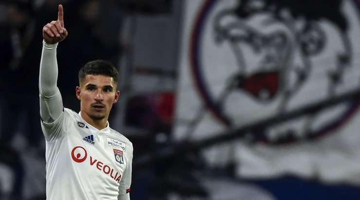 Vào! Houssem Aouar (Lyon) len lỏi qua các cầu thủ đối phương trước khi tung một cú sút tuyệt diệu từ rìa vòng cấm vào góc thấp bên phải mành lưới. Thủ môn Leo đã không có cơ hội nào để chạm vào quả bóng. Tỉ số là 2:1.