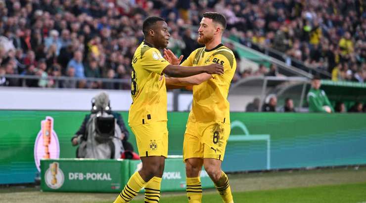 Bright Akwo Arrey-Mbi (Hannover) tham gia ngăn cản cú sút của đối phương nhưng rất không may anh làm chệch hướng bóng. Bóng từ từ đi vào lưới trong sự bất lực của thủ môn!