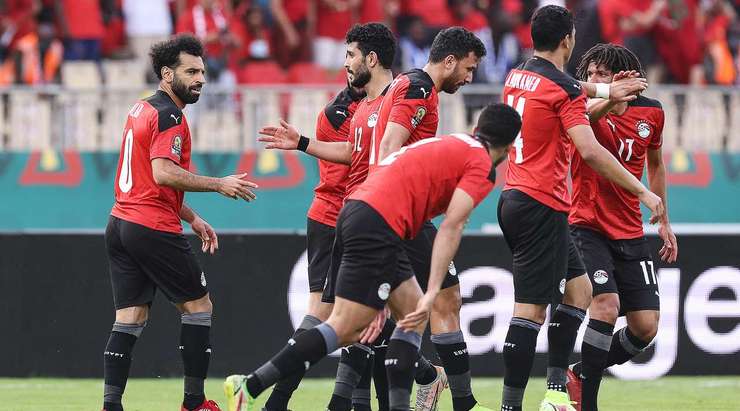 Vào 1:1! Mohamed Salah (Ai Cập) đệm bóng thành bàn từ cự li gần sau khi bóng bật ra tới hướng di chuyển của anh ấy.