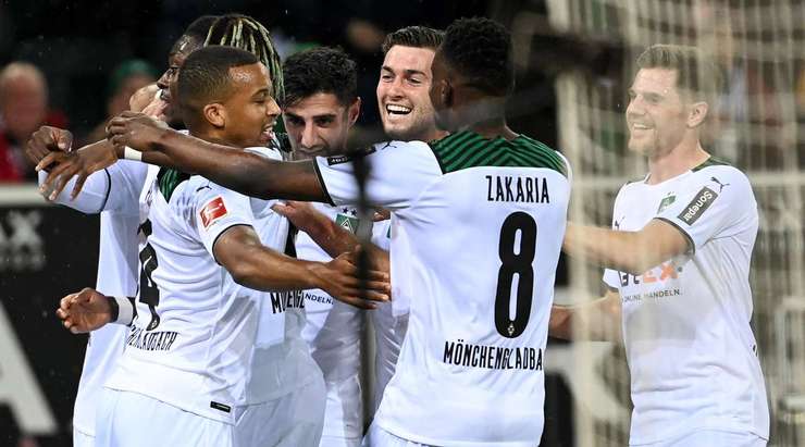 Joe Scally thực hiện một quả tạt bổng đẹp mắt vào vòng cấm, nơi Alassane Plea (B. Monchengladbach) bật cao đánh đầu vào góc trái phía dưới khung thành, đánh bại thủ môn. Tỉ số được nâng lên 1:0.