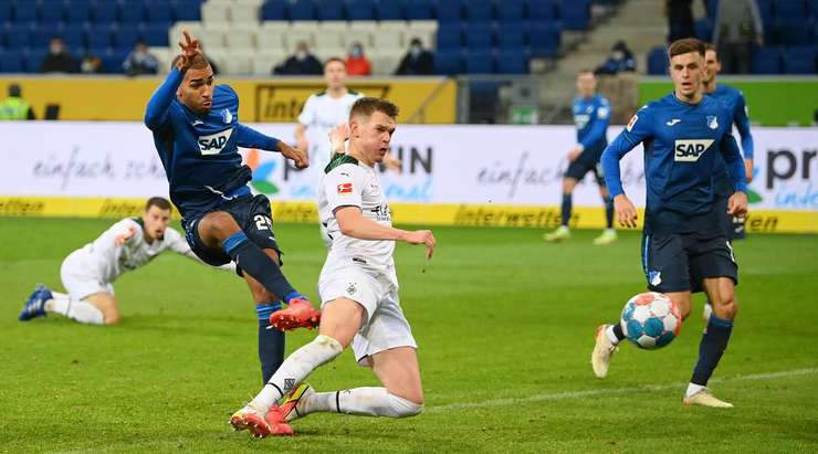 Vàoo! Kevin Akpoguma (Hoffenheim) ghi bàn với một cú sút trong vòng cấm sau khi đón một đường chuyền bằng đầu từ Ihlas Bebou. Anh ấy thay đổi tỉ số thành 1:1.