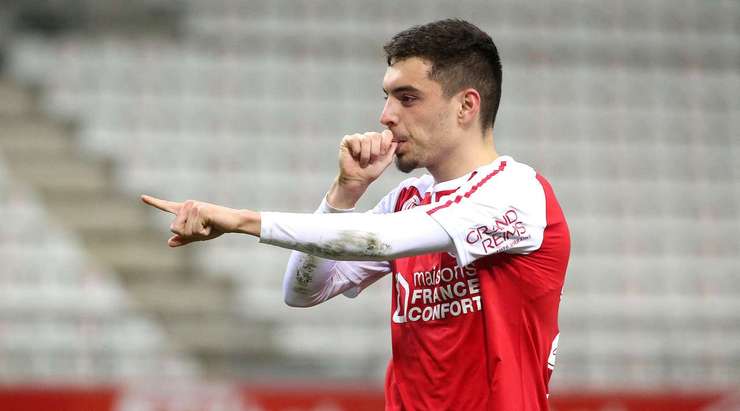 Vào! Thomas Foket thực hiện một quả tạt vào vòng cấm và kiến tạo thành công cho Mathieu Cafaro (Reims), người đã đón bóng và dứt điểm chuẩn xác vào nóc lưới. Tỉ số đã được nâng lên 1:0.