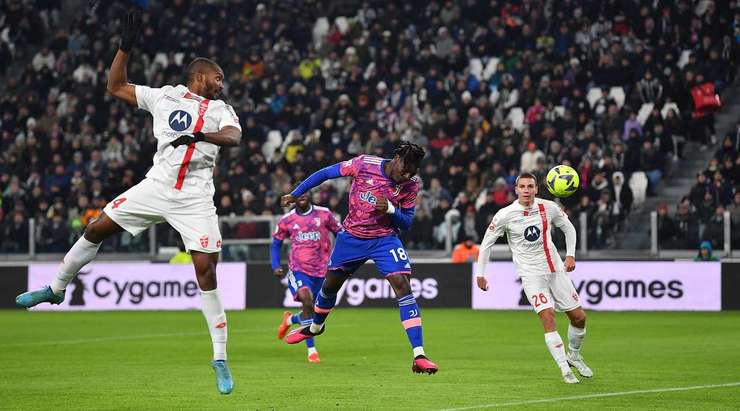 Vào! Weston McKennie kiến tạo bằng một đường căng ngang tuyệt đẹp vào vòng cấm, và Moise Kean (Juventus) cũng hoàn thành tốt phần việc của mình bằng một cú đánh đầu từ cự ly gần về phía bên trái khung thành. Tỉ số là 1:0.