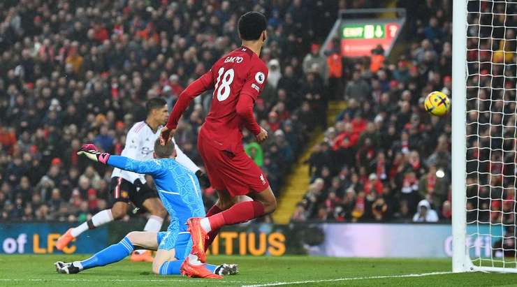 Vào - 3:0! Mohamed Salah kiến tạo cho Cody Gakpo (Liverpool) trong vòng cấm và anh ấy đưa bóng vào góc trái phía dưới và qua David de Gea.